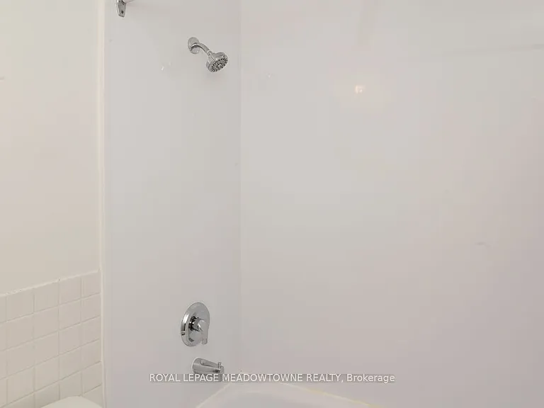 1017 Seneca Ave #408 — Photo 22