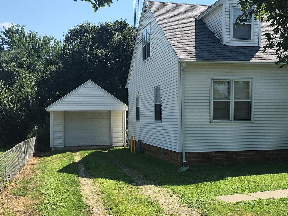 2nd image of 814 1st St