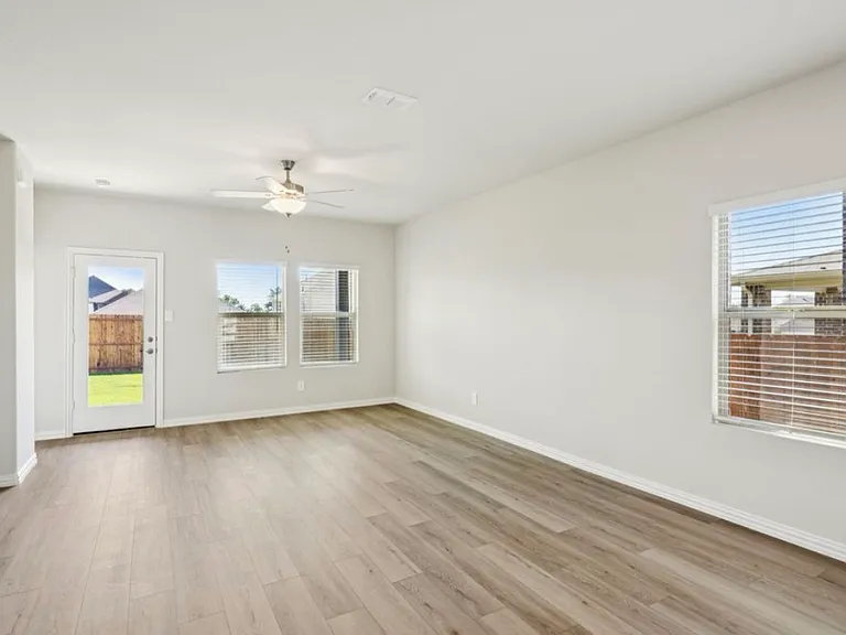 808 Leavenworth Dr — Photo 12