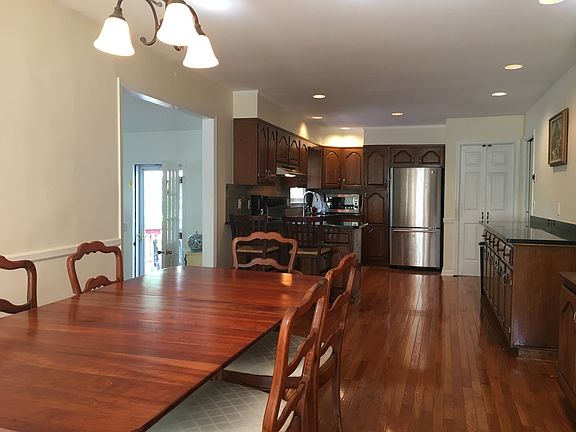 Eat-in kitchen (1).