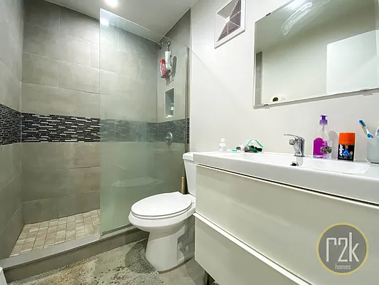 Rented by Realty 2000 Corp | media 35