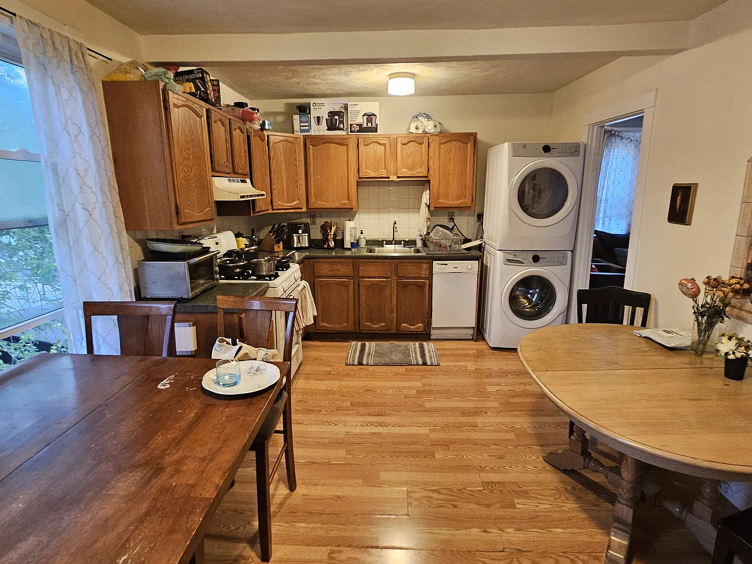 4 bed, 1400 sqft, $3,000 — Photo 1