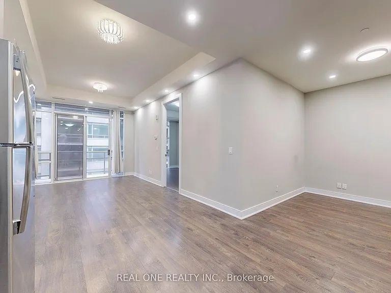 150 Main St W #613 — Photo 12