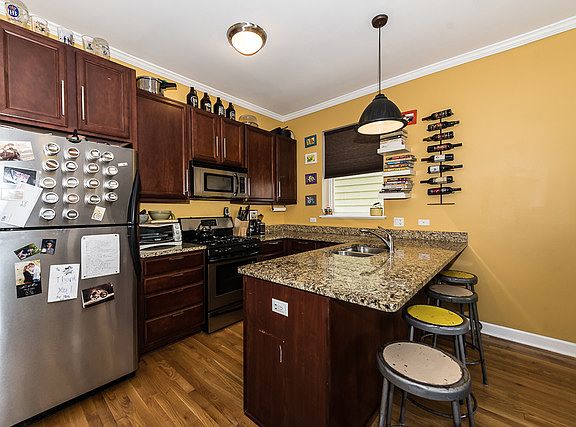 5th image of 1945 N Whipple St #1
