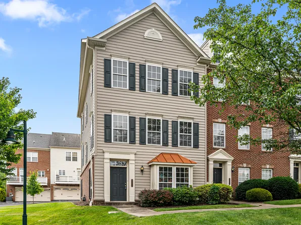 208 Village Pl, Wexford, PA 15090