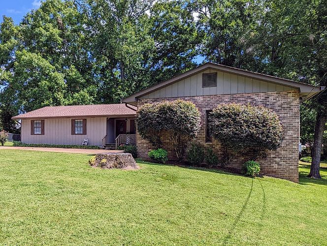 1st image of 120 Fawn Dr