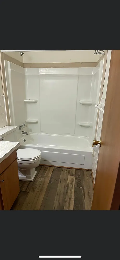 2 bedroom 1 bathroom upstairs apartment — Photo 1