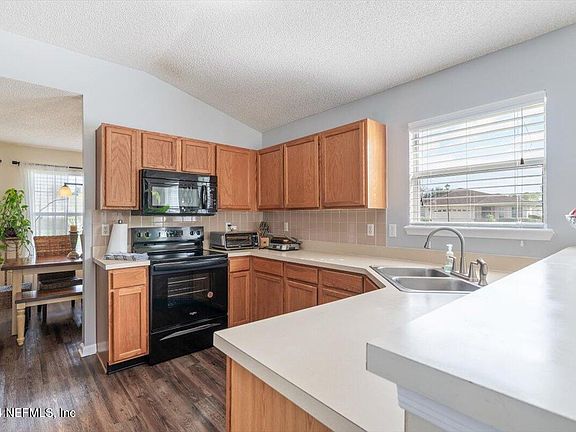 3rd image of 284 SUMMER SPRINGS Court