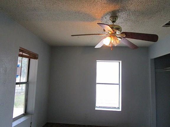 3rd image of 2821 NW 22nd St