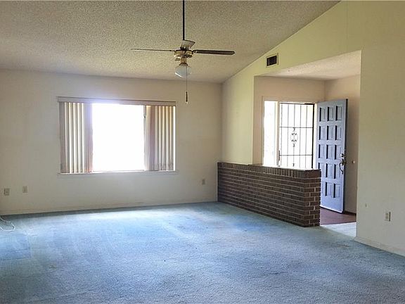 3rd image of 600 Hillside Cir