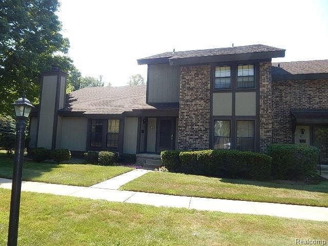 1st image of 25015 Oakbrooke Dr #1