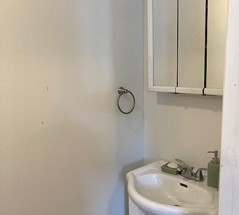 5th image of 406 Yund St