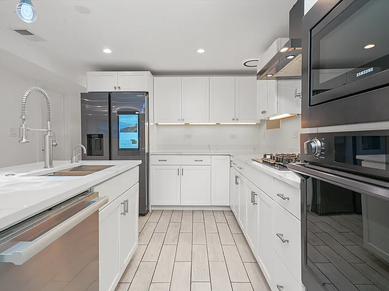 2203 W Giddings St #G — Photo 6