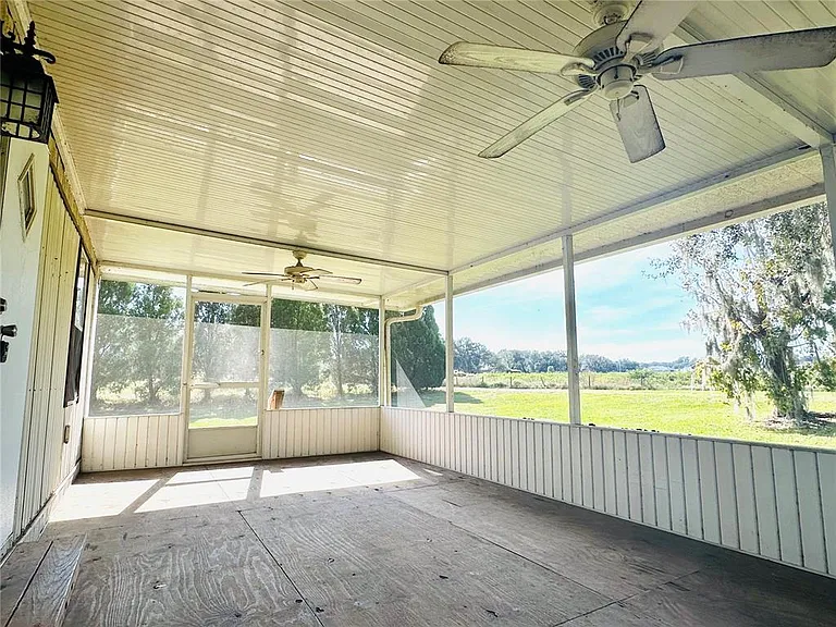 610 Grove Dr — Photo 3