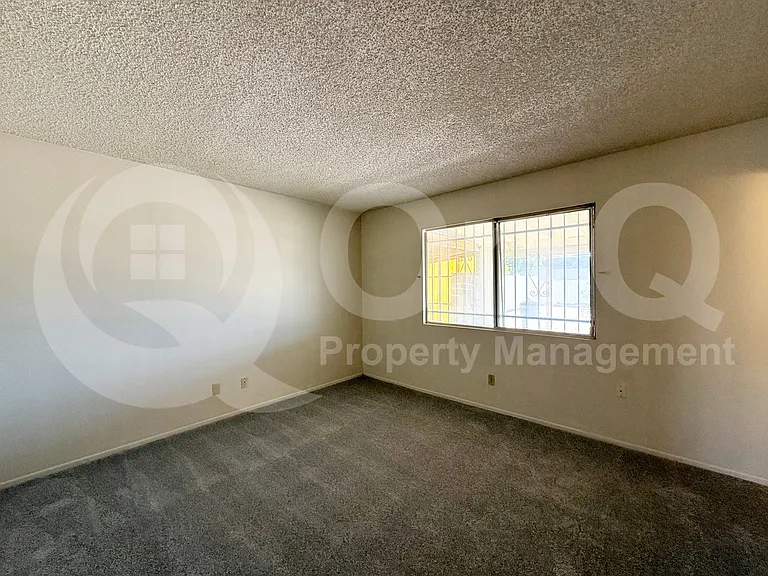 5208 S 40th Pl — Photo 17