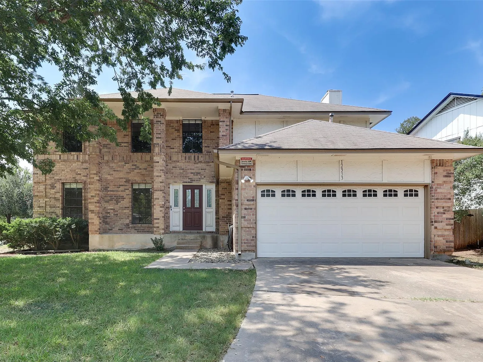 4 bed, 2.5 bath, 2412 sqft, $2,495 — Photo 1