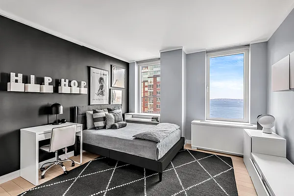 Sold by R New York | media 26