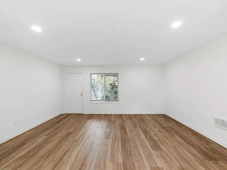 3825 Van Dyke Ave #3 — Photo 4