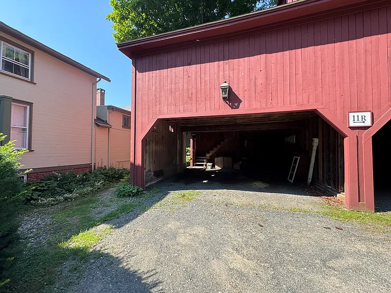 11R N Main St #R — Photo 41