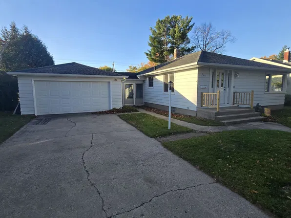 2609 18th Ave, Menominee, MI 49858