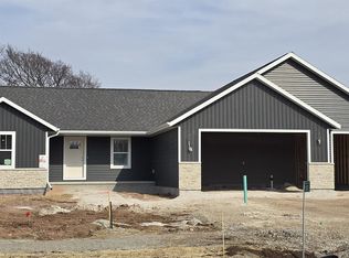 8372 Marlo Ave, Neenah, WI 54956