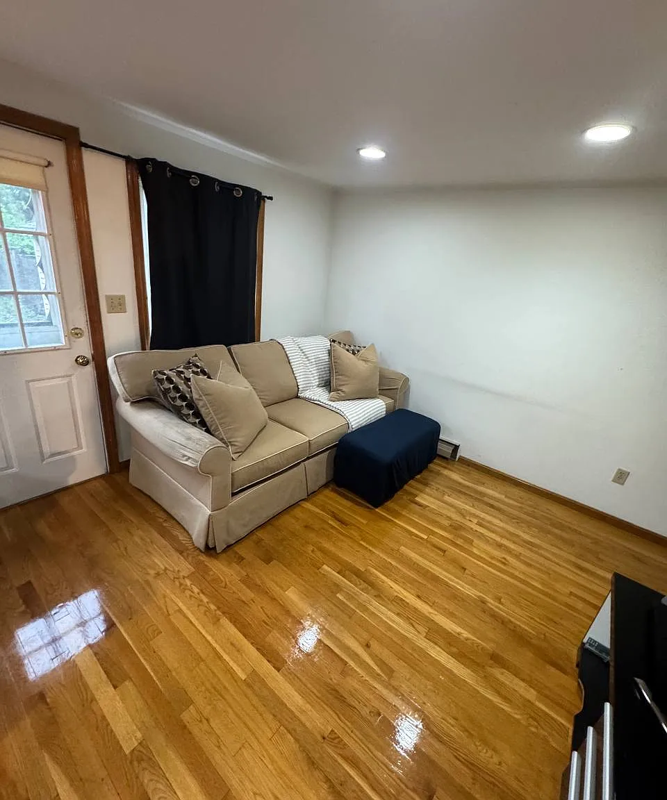 1 bed, 1450 sqft, $1,300 — Photo 4