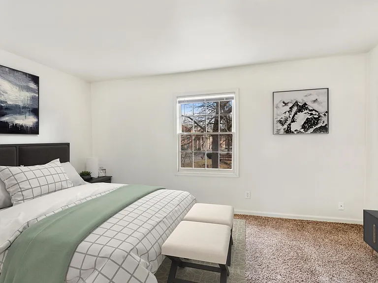 Jamestown Apartments & Townhomes — Photo 21