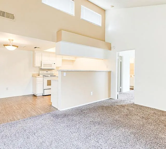 La Sierra Apartments — Photo 22