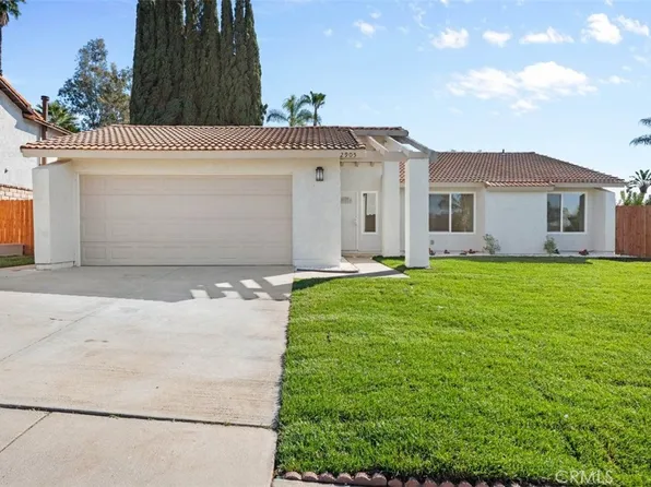 2905 Overland Ct, Highland, CA 92346