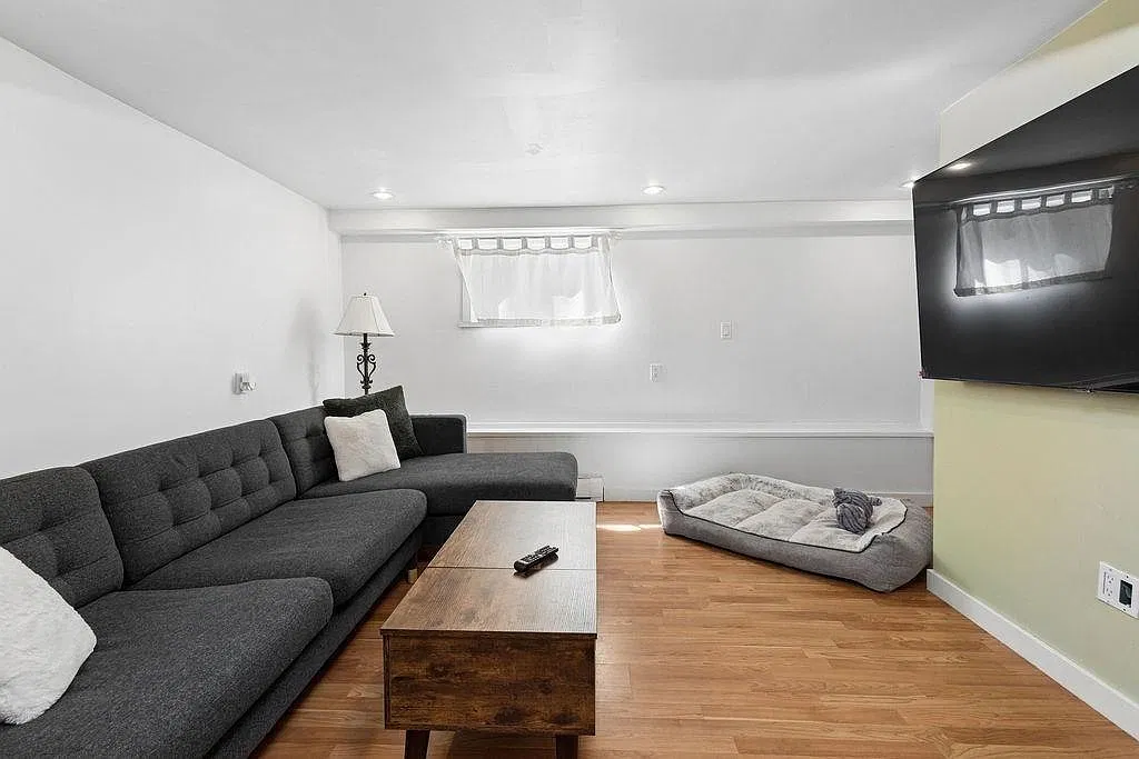 1 bed, 800 sqft, $2,000 — Photo 3
