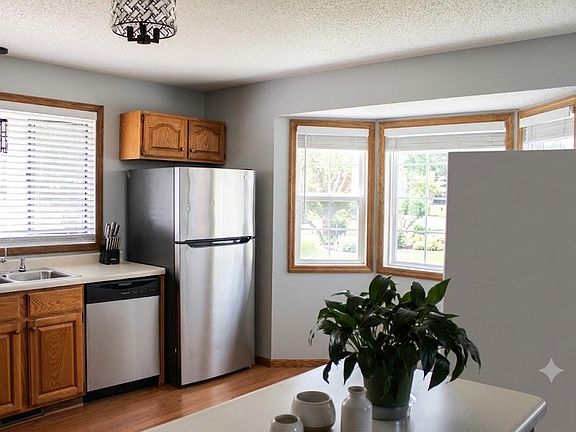 5th image of 2401 Hazelwood St