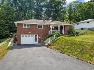 107 Huntshill Rd, Syracuse, NY 13209