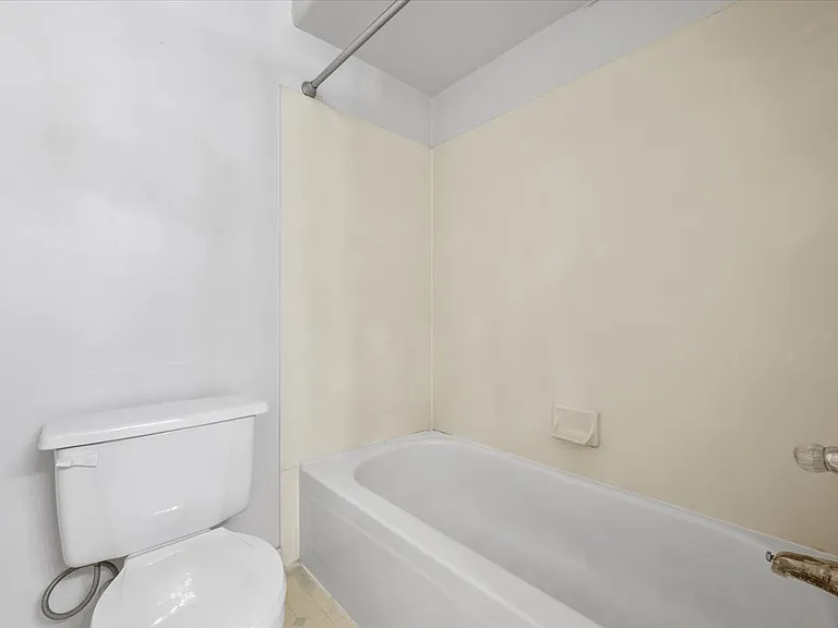 915 N 500 W #16 — Photo 10
