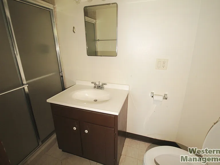 608 Clark Ave — Photo 4