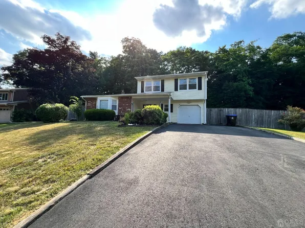 27 Pelham Pl, East Brunswick, NJ 08816