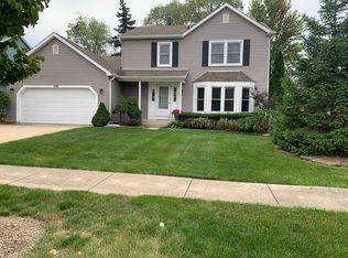1095 Warington Ln, Hoffman Estates, IL 60169