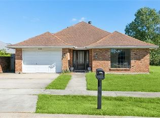 8305 Fairfax Dr, Chalmette, LA 70043