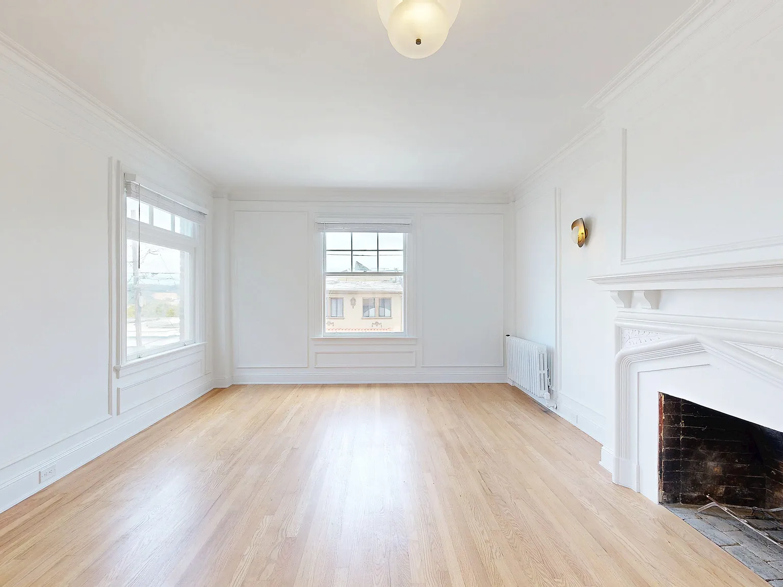 Spacious 3BR with Golden Gate Bridge Views | In-Unit Laundry | Pet Friendly — Photo 3
