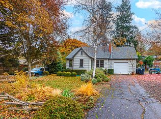 585 S 3rd St, Jacksonville, OR 97530