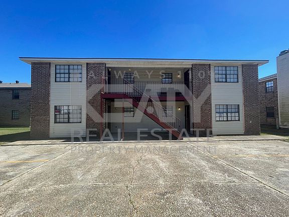 3rd image of 107 Vieux Orleans Cir APT A