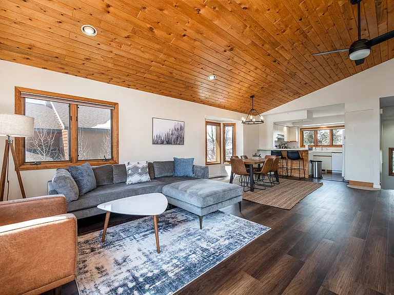 332 Cherry Dr — Photo 4