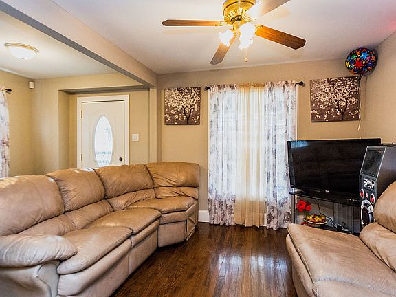 2nd image of 812 S 9th Ave