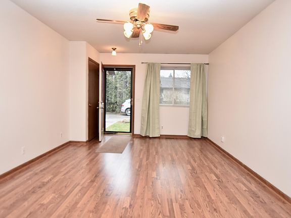 4th image of 15849 Mercury Dr #4