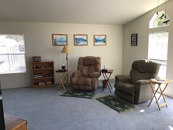 3rd image of 6 Wildwood Cir