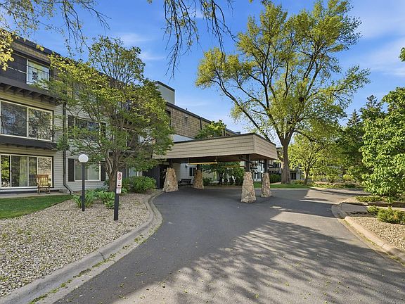 4th image of 183 Little Canada Rd Unit 305