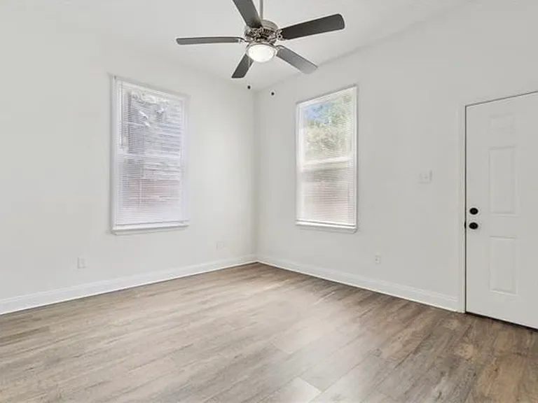 2322 Chippewa St — Photo 8
