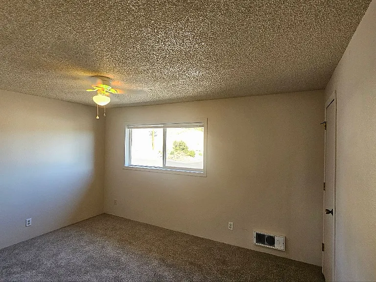 955 NE Elm St #3 — Photo 5