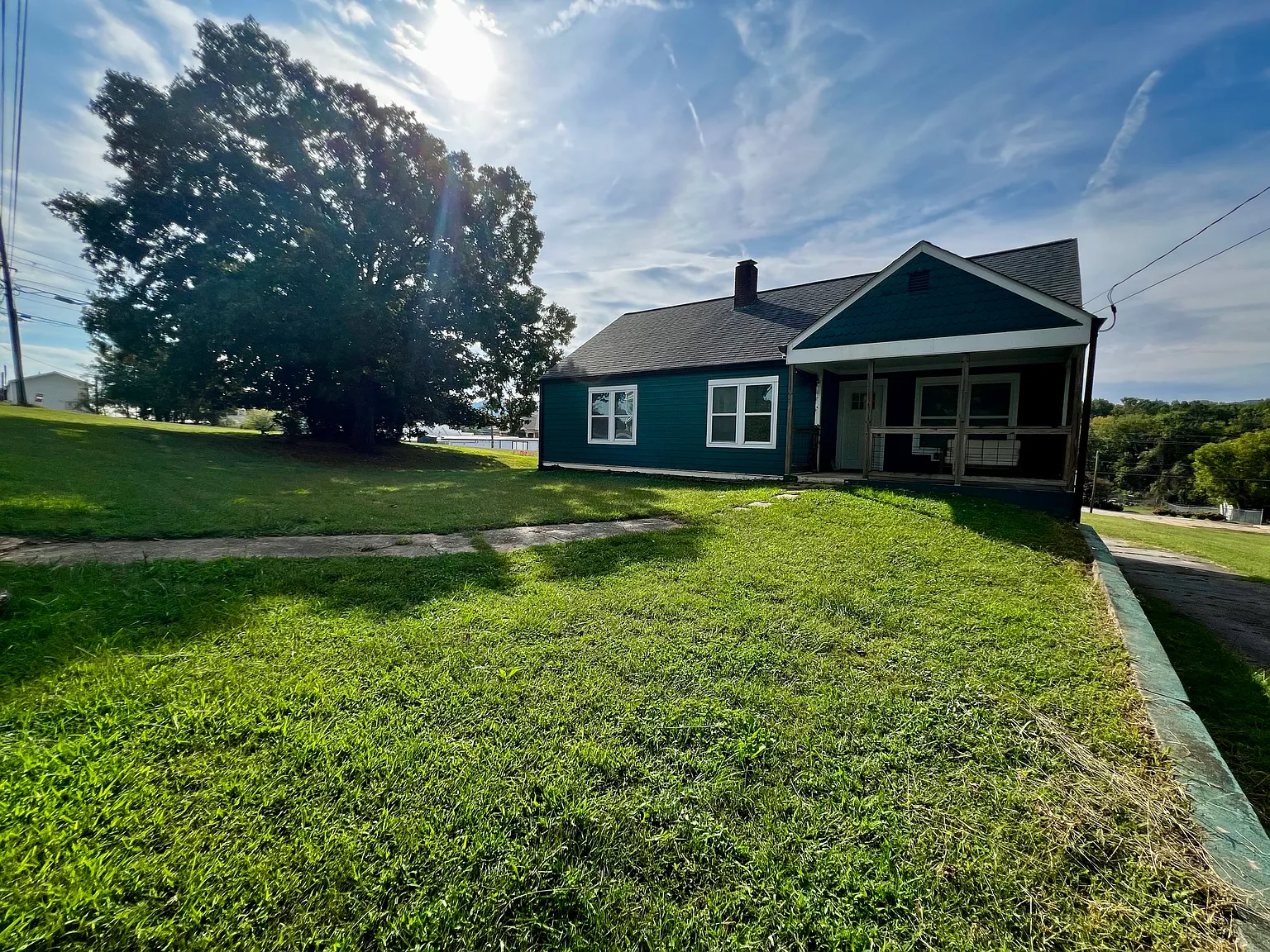 3 bed, 1.5 bath, 1275 sqft, $1,600 — Photo 4
