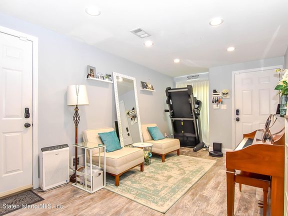 3rd image of 84 Brandis Ave