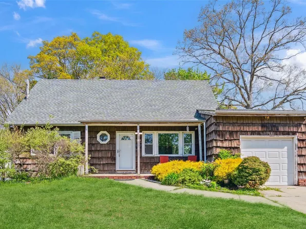 149 Le Grand St, Brentwood, NY 11717